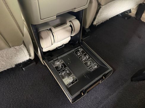 Used 2013 Toyota Highlander Limited image 26