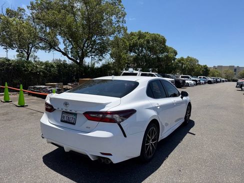 Used 2024 Toyota Camry SE FWD image 3