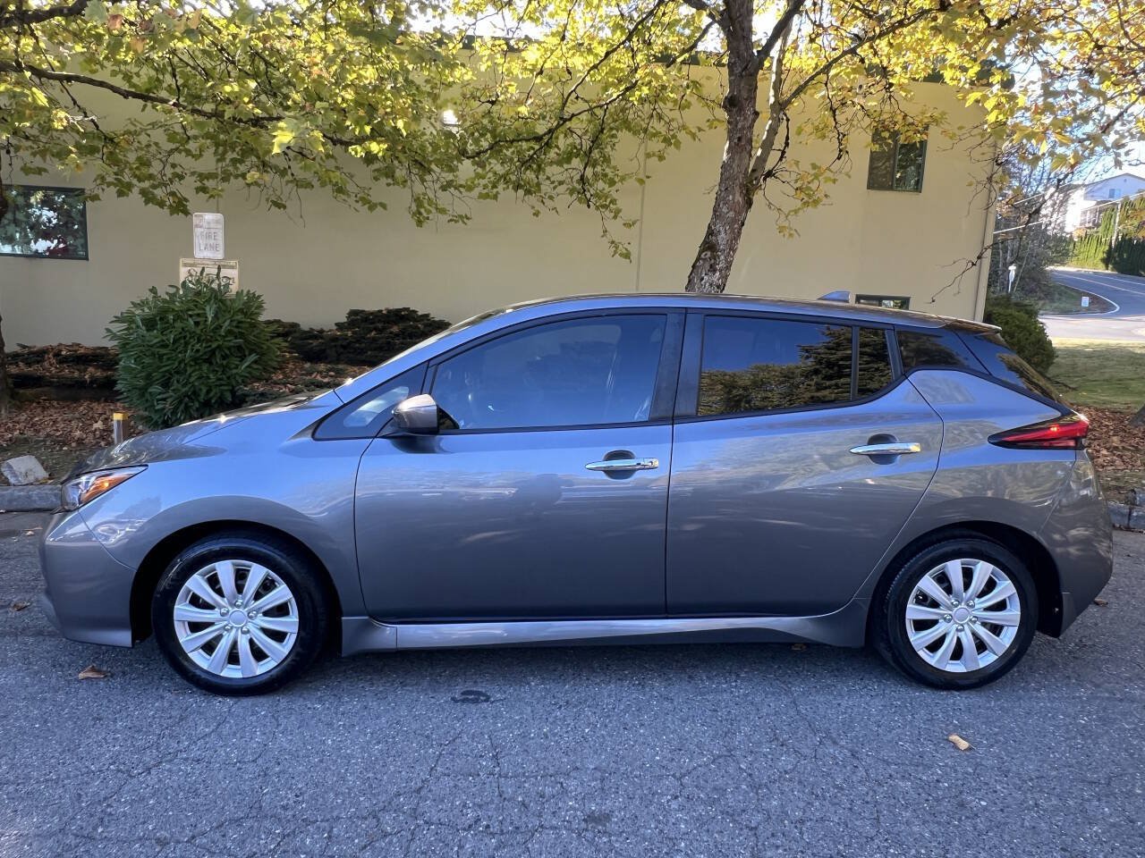 Used 2023 Nissan Leaf S FWD image 2