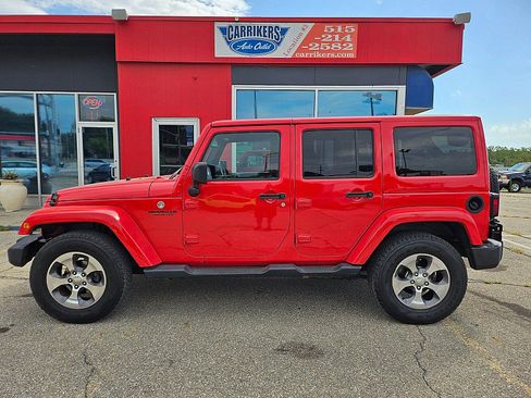 Used 2017 Jeep Wrangler Unlimited Sahara w/ Connectivity Group AWD/4WD image 2
