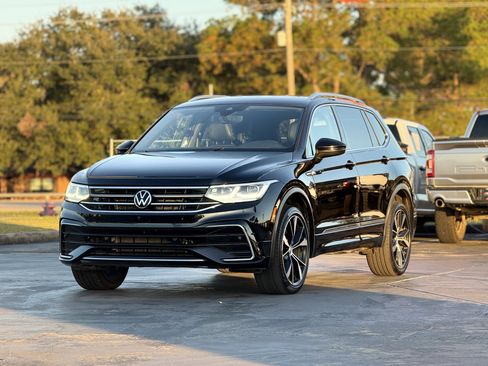 Used 2022 Volkswagen Tiguan SEL R-Line image 5