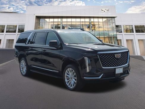 Used 2025 Cadillac Escalade ESV Luxury image 3