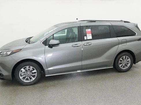 New 2026 Toyota Sienna XLE FWD image 17