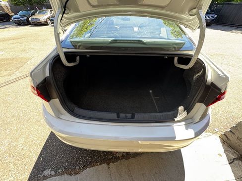 Used 2019 Volkswagen Jetta SE FWD image 14