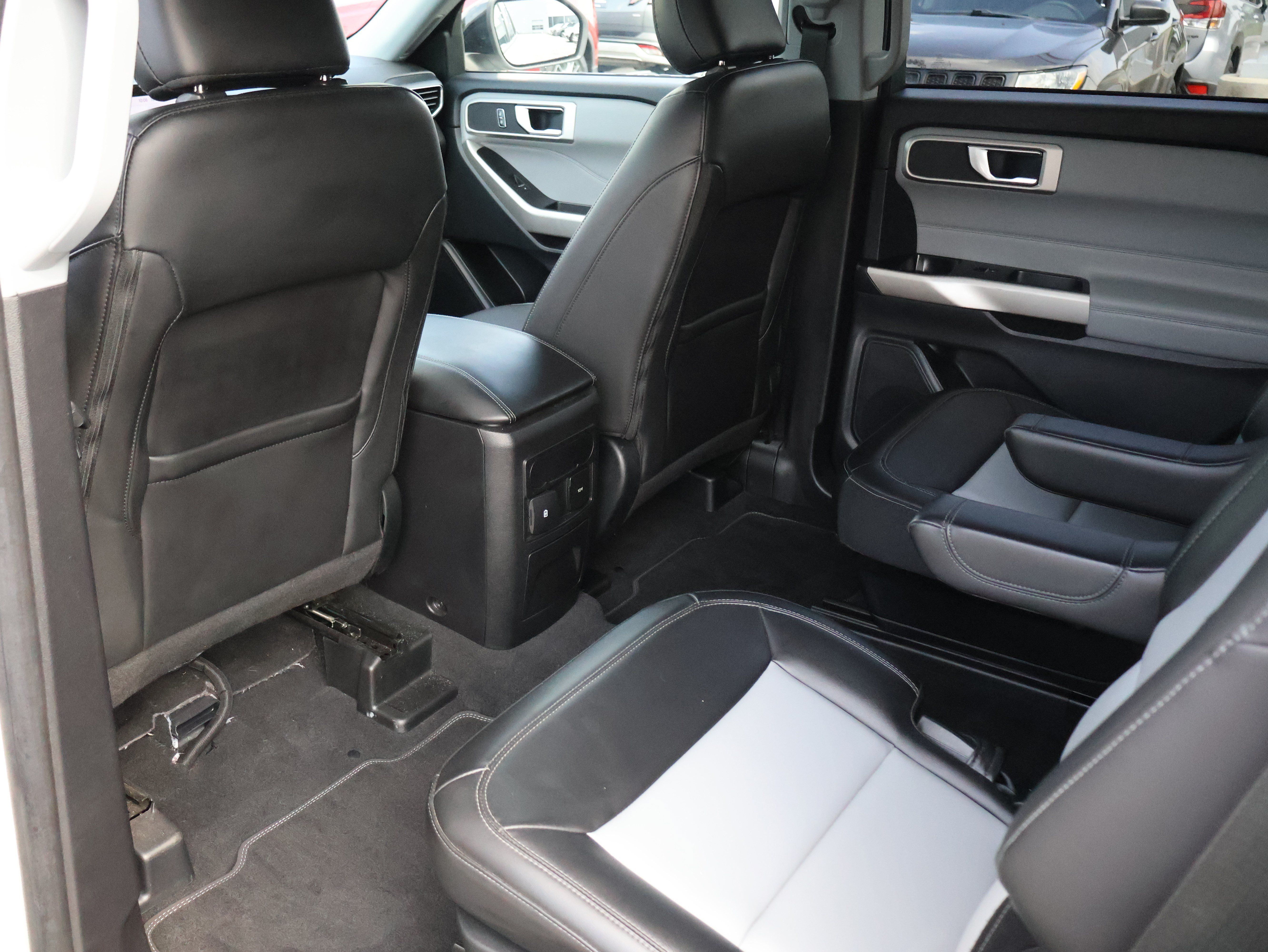 Used 2022 Ford Explorer XLT w/ Equipment Group 202A AWD/4WD image 11