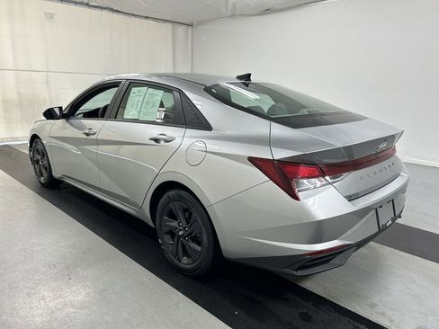 Used 2023 Hyundai Elantra SEL w/ Cargo Package FWD image 7