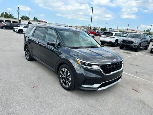 Used 2023 Kia Carnival EX FWD image 18