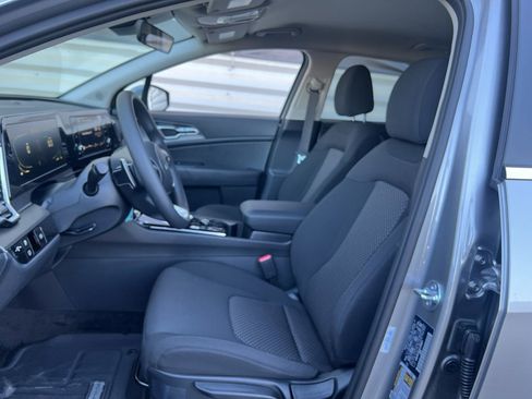 New 2025 Kia Sportage LX image 10