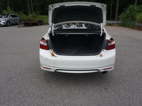 Used 2016 Honda Accord EX image 15