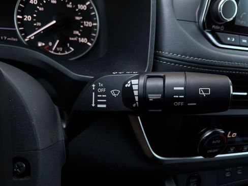 Used 2025 Nissan Rogue SV FWD image 36