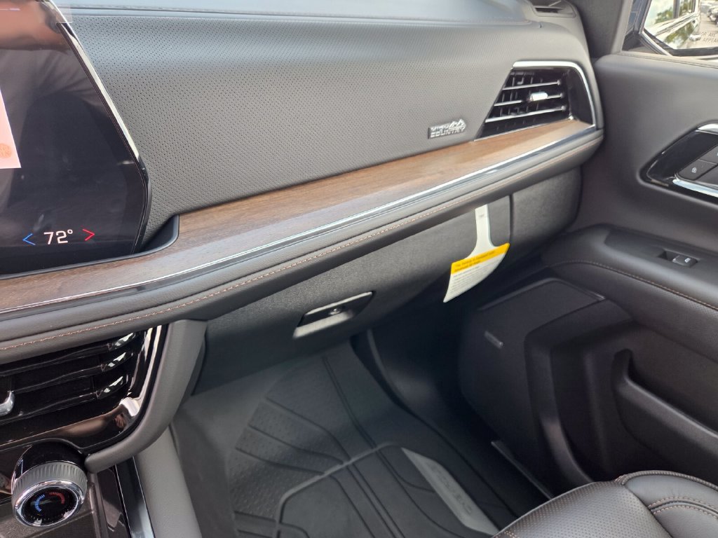 Used 2026 Chevrolet Suburban High Country RWD image 31