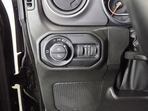 Used 2022 Jeep Gladiator Willys image 17