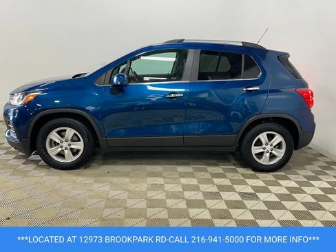 Used 2019 Chevrolet Trax LT w/ Sun & Sound Package FWD image 6