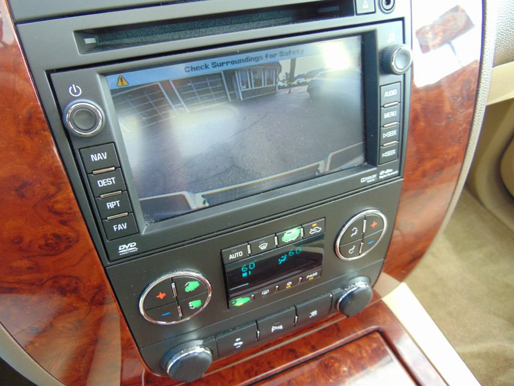 Used 2010 Chevrolet Avalanche LTZ AWD/4WD image 21