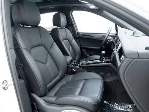 Used 2023 Porsche Macan AWD/4WD image 59