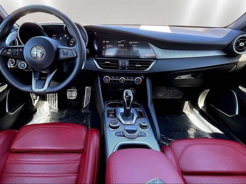 Used 2022 Alfa Romeo Giulia Veloce image 7