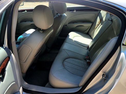 Used 2011 Buick Lucerne CXL image 11