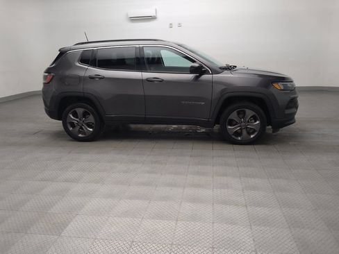 Used 2022 Jeep Compass Latitude AWD/4WD image 11