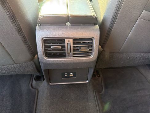 Used 2022 Nissan Rogue SV image 17