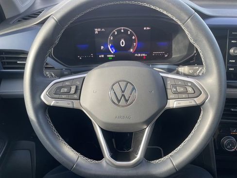 Certified 2023 Volkswagen Taos SE w/ Panoramic Sunroof Package image 14