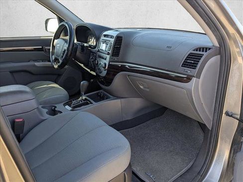 Used 2011 Hyundai Santa Fe GLS image 19