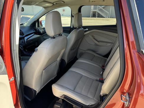 Used 2019 Ford Escape Titanium image 11