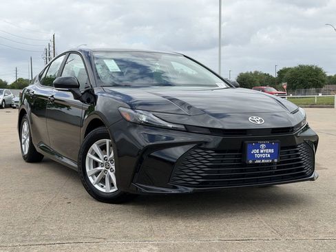 Used 2026 Toyota Camry LE FWD image 2