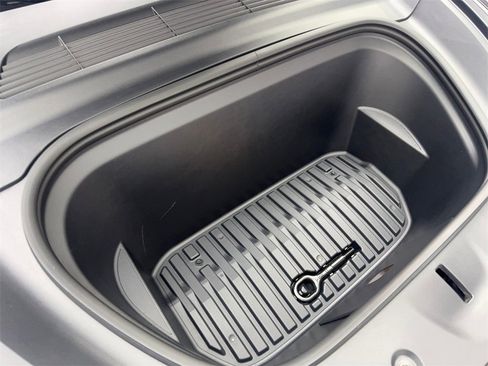 Used 2024 Tesla Model Y Long Range image 72