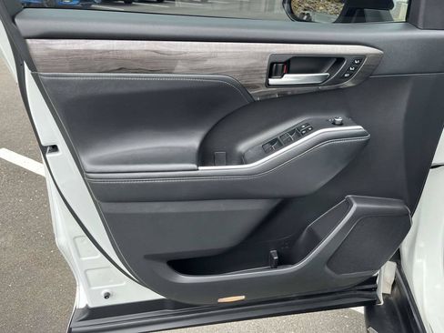 Used 2023 Toyota Highlander Platinum AWD/4WD image 14