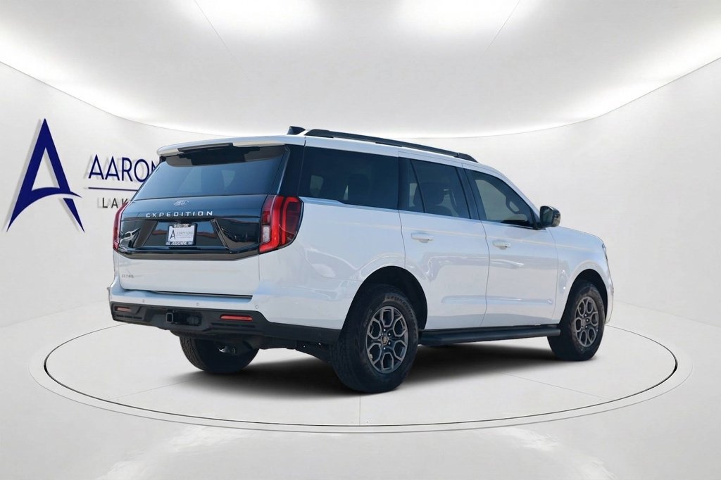 Used 2025 Ford Expedition Active RWD image 4