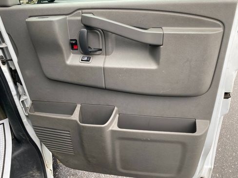 Used 2018 Chevrolet Express 3500 LS RWD image 25