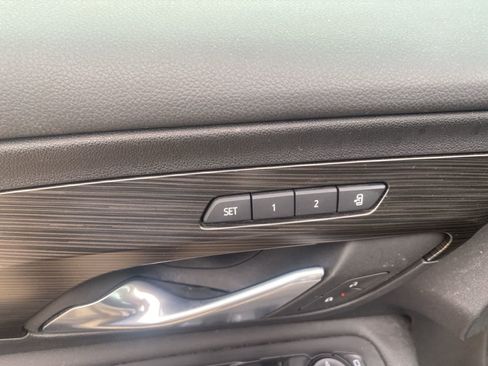 Used 2022 GMC Terrain SLT w/ Tech Package FWD image 14