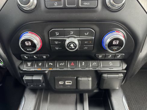 Used 2020 GMC Sierra 2500 Denali w/ Denali Ultimate Package AWD/4WD image 19