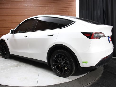 Used 2022 Tesla Model Y Long Range image 59