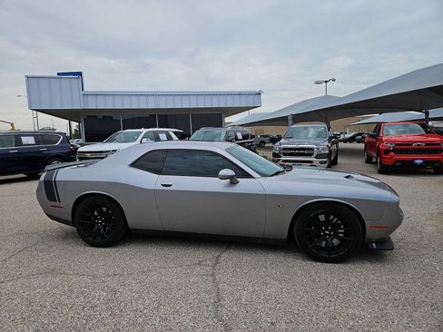 Used 2017 Dodge Challenger R/T Scat Pack w/ Dynamics Package RWD image 9