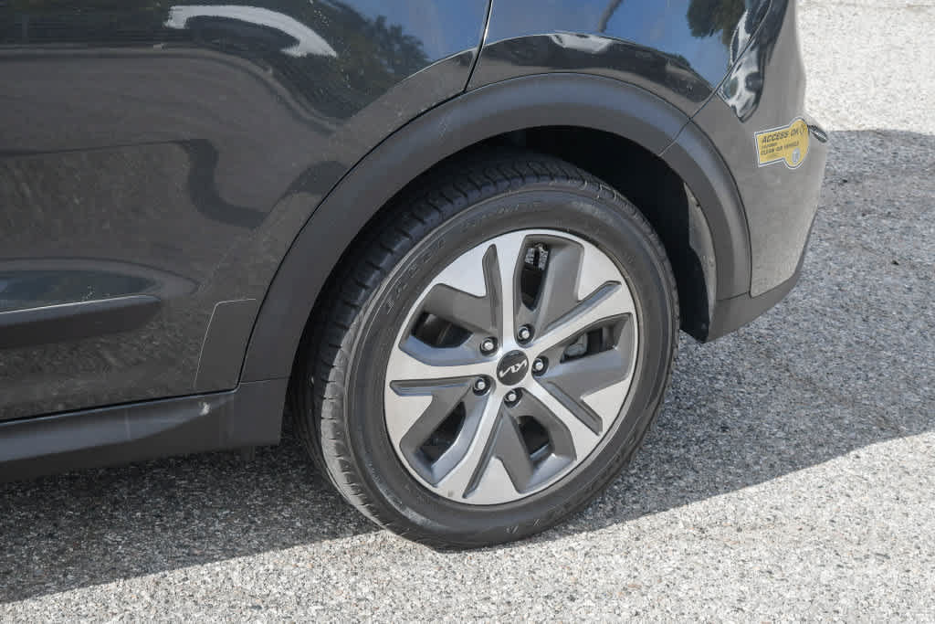 Used 2022 Kia Niro EX FWD image 11