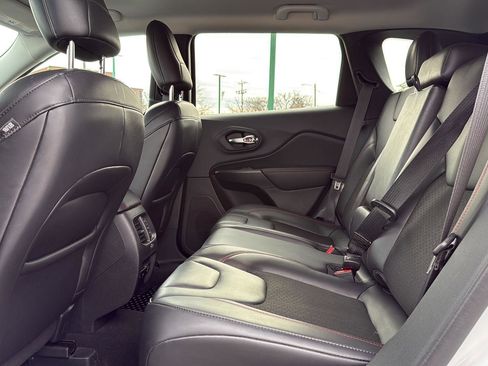 Used 2020 Jeep Cherokee Trailhawk w/ Cold Weather Group image 37