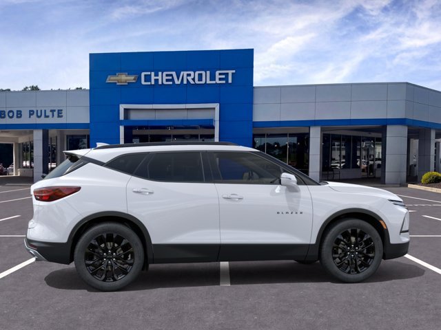 New 2026 Chevrolet Blazer LT w/ LPO, Black Sport Package FWD image 5
