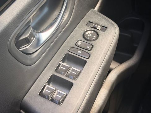 Used 2025 Honda Pilot Sport image 27