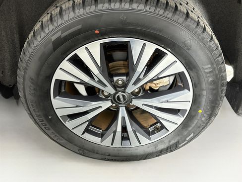 Used 2023 Nissan Rogue SV AWD/4WD image 11