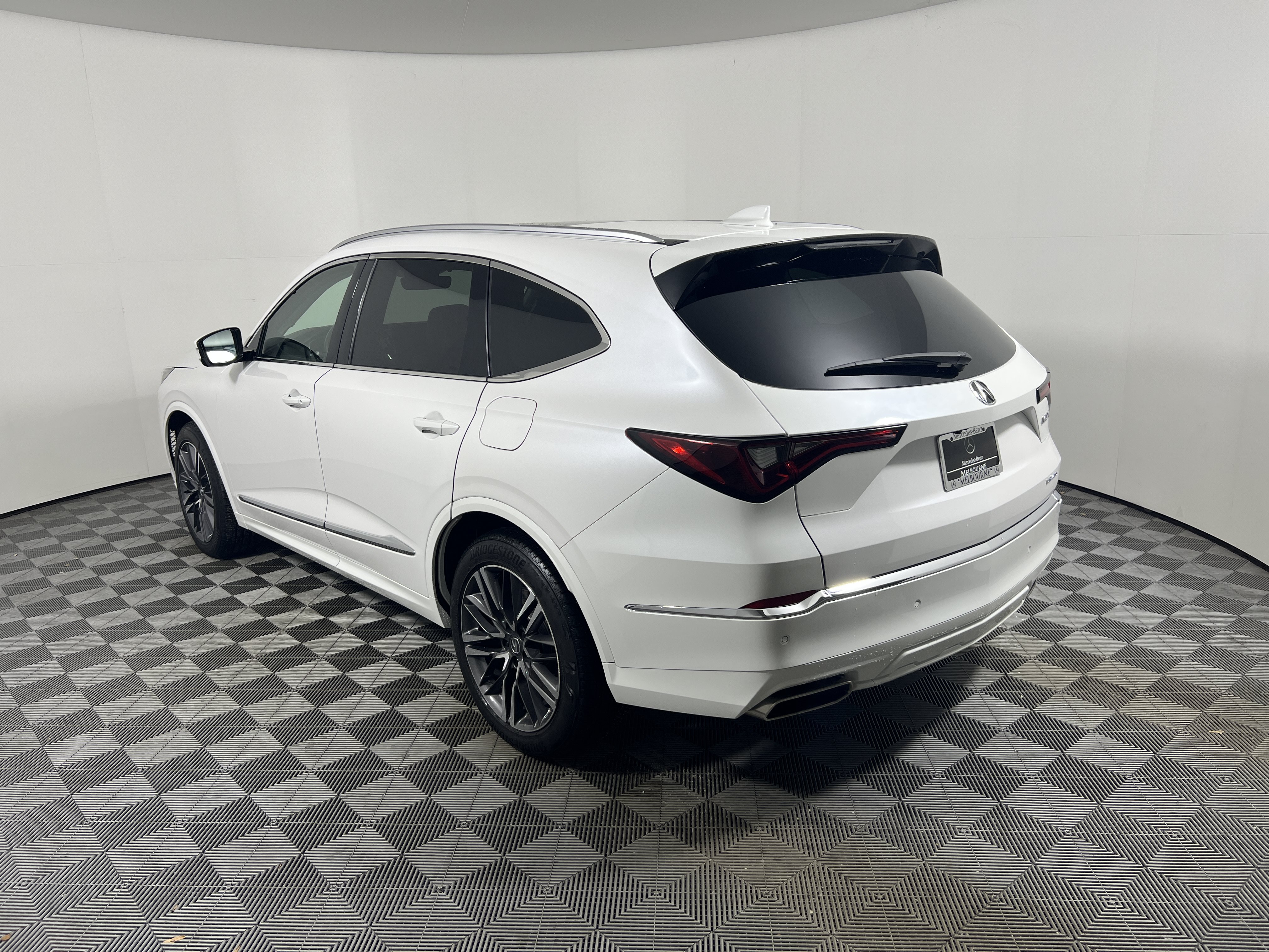 Used 2025 Acura MDX w/ Advance Package AWD/4WD image 3