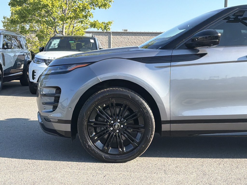 Used 2025 Land Rover Range Rover Evoque Dynamic SE AWD/4WD image 9