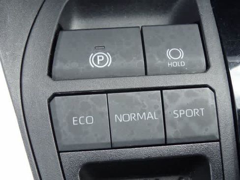 Used 2024 Toyota RAV4 XLE FWD image 28