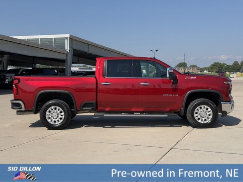 Used 2025 Chevrolet Silverado 2500 LTZ w/ LTZ Premium Package AWD/4WD image 3