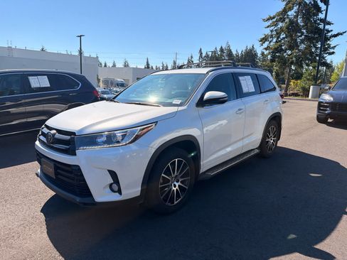 Used 2017 Toyota Highlander SE AWD/4WD image 2