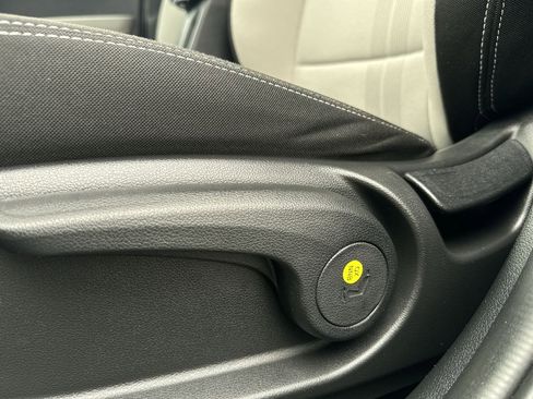 Used 2021 Hyundai Venue SEL image 13