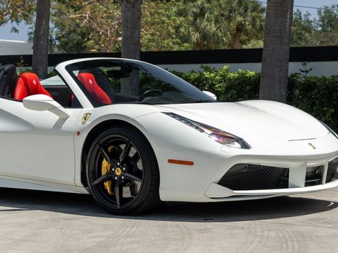 Used 2019 Ferrari 488 Spider image 11