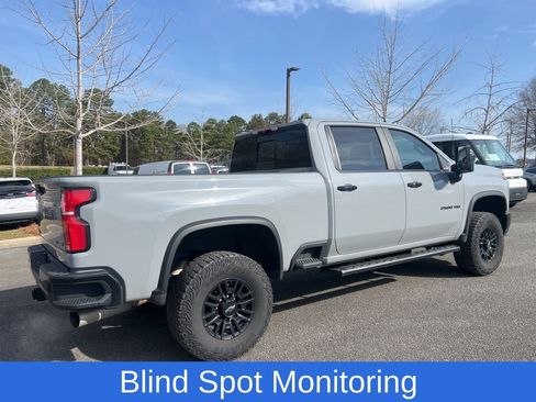Used 2024 Chevrolet Silverado 2500 ZR2 w/ Technology Package image 6