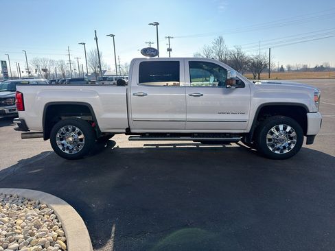 Used 2019 GMC Sierra 2500 Denali w/ Duramax Plus Package image 5