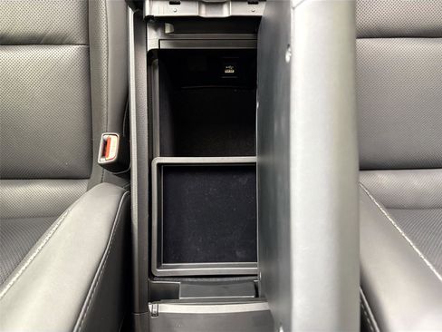 Used 2023 Toyota Crown Limited image 34